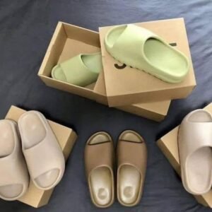 YEEZY SLIDES PALLETS  350 Pairs
